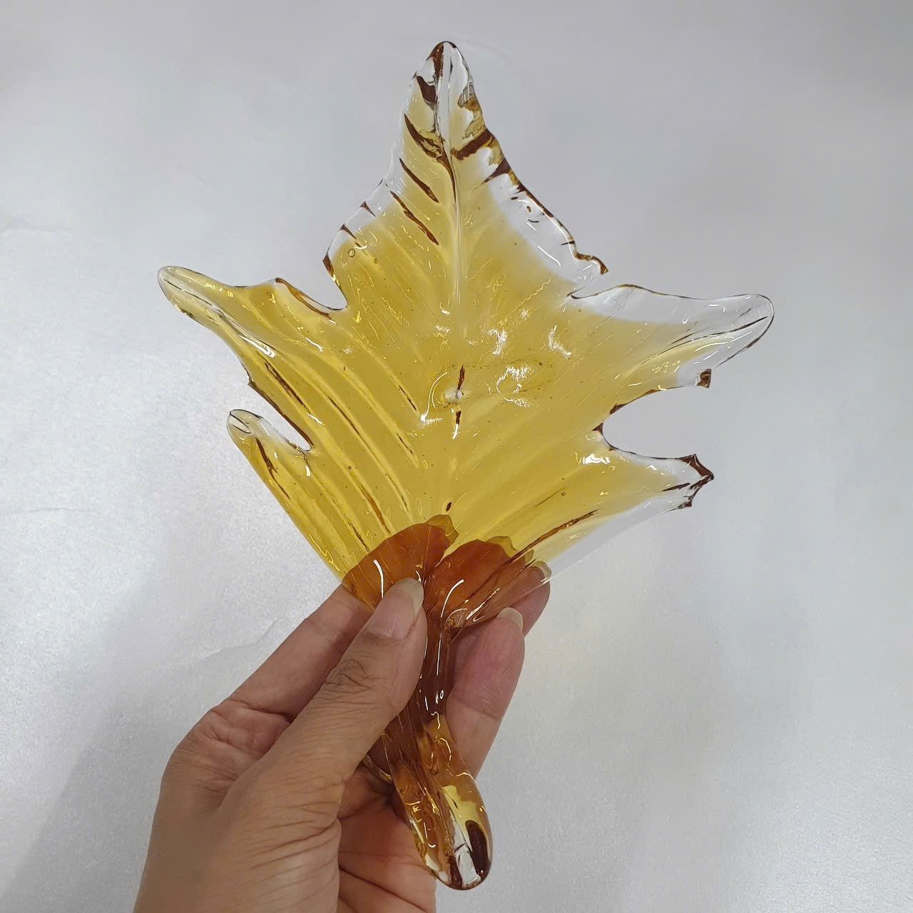 Đèn chùm pha lê thả thông minh PL030 gồm 150 lá phong, mâm inox gương vàng, 17 mắt COB dimmer có điều khiển xa, KT(mm): D1200 x H2800